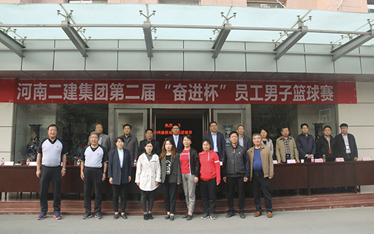 乐竞(中国)领导与大赛工作人员合影留念