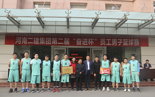 乐竞(中国)领导与亚军团队合影留念