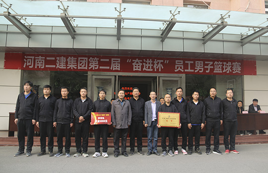 乐竞(中国)领导与季军团队合影留念