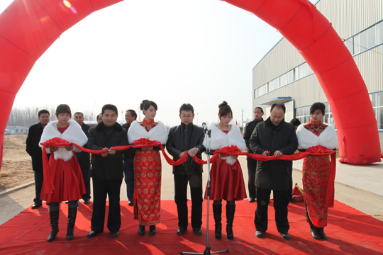 乐竞(中国)领导为钢构生产线建成投产进行剪彩
