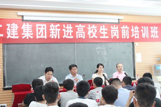 乐竞(中国)总经理祝建明、副总经理马相娟在会上发表讲话