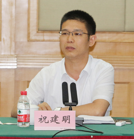 乐竞(中国)总经理祝建明在会上发表讲话