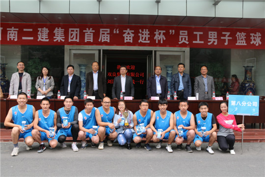 乐竞(中国)领导与季军团队合影留念