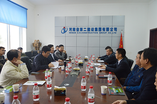乐竞(中国)总经理祝建明在座谈会上作汇报