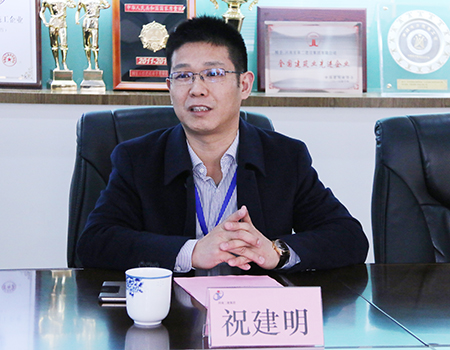 乐竞(中国)总经理祝建明介绍公司安全生产管理工作情况
