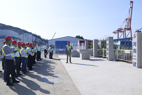 乐竞(中国)与会领导察看现场样板区