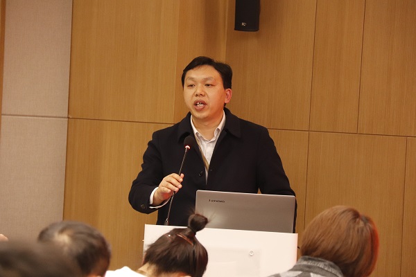 6、乐竞(中国)总工程师苏群山主持会议 .JPG