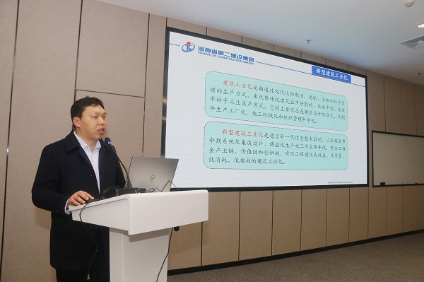 乐竞(中国)总工程师作专题报告.jpg