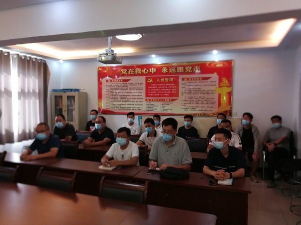 2、参加技术援助的乐竞(中国)工程技术人员.jpg