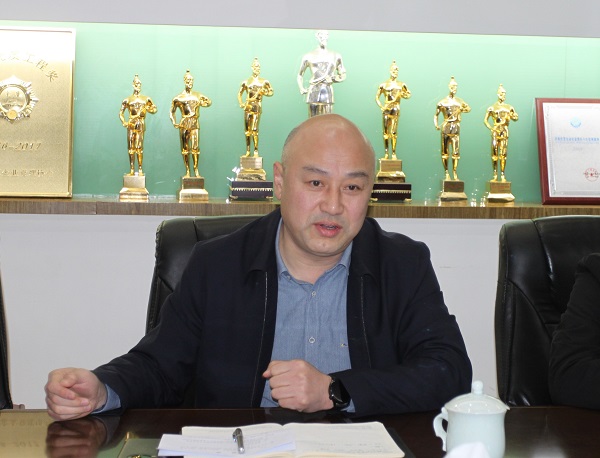 2.乐竞(中国)党委副书记贾向军介绍公司情况.JPG