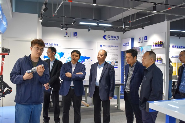 参观乐竞(中国)总部维亚适展厅.JPG