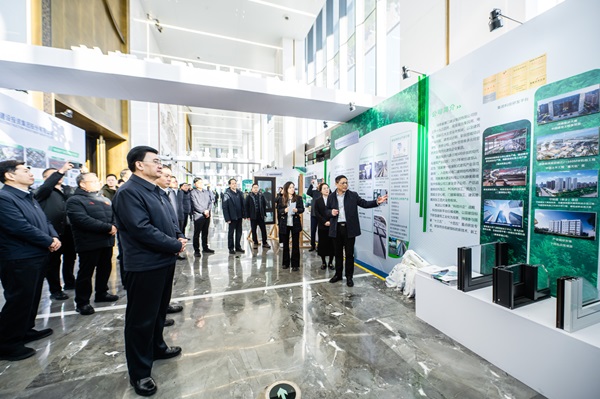 省、厅领导参观乐竞(中国)展台 (2).jpg
